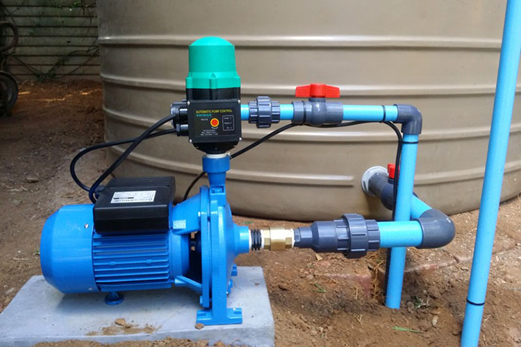 تفاوت استفاده از اینورتر صنعتی در پمپهای خانگی و صنعتی